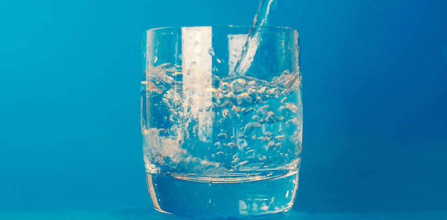 Designer water bottles are everywhere. They have catchy sayings, are ecofriendly and have cool features to keep your water cold for longer. But are you drinking enough of the water inside the bottle? Everyone has heard the ‘8 glasses a day’ rule. There is more to it than just the number of glasses you drink because mom says so.